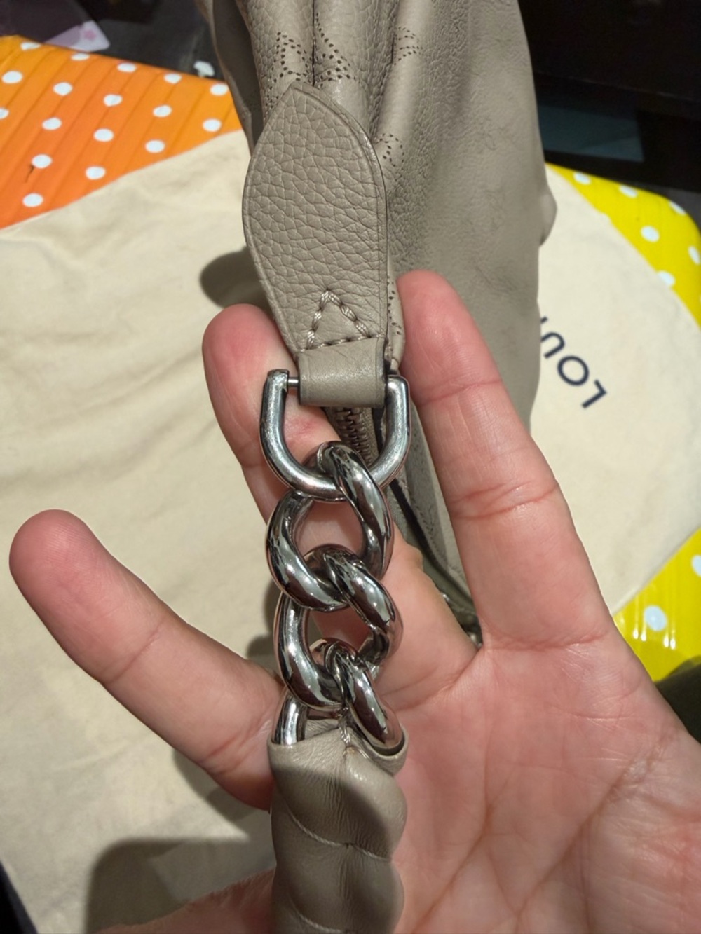Louis Vuitton - Picture 5 of 15